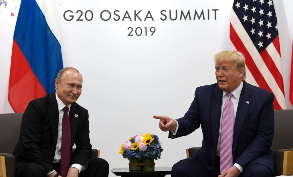 Президенты России и США Владимир Путин и Дональд Трамп встретились в японской Осаке.