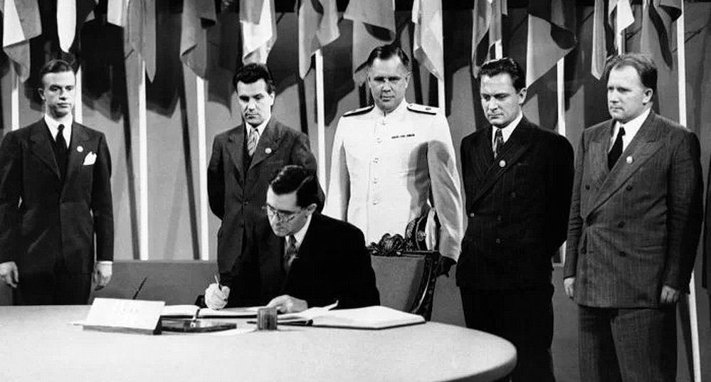 75 лет назад, 24 октября 1945 года, после того, как Устав ООН был ратифицирован конгрессами и парламентами всех стран-участниц, Организация Объединённых Наций стала объективной реальностью послевоенного мира. Это произошло в 297-ю годовщину подписания Вестфальского мира – первой попытки человечества найти управу на войны и конфликты.