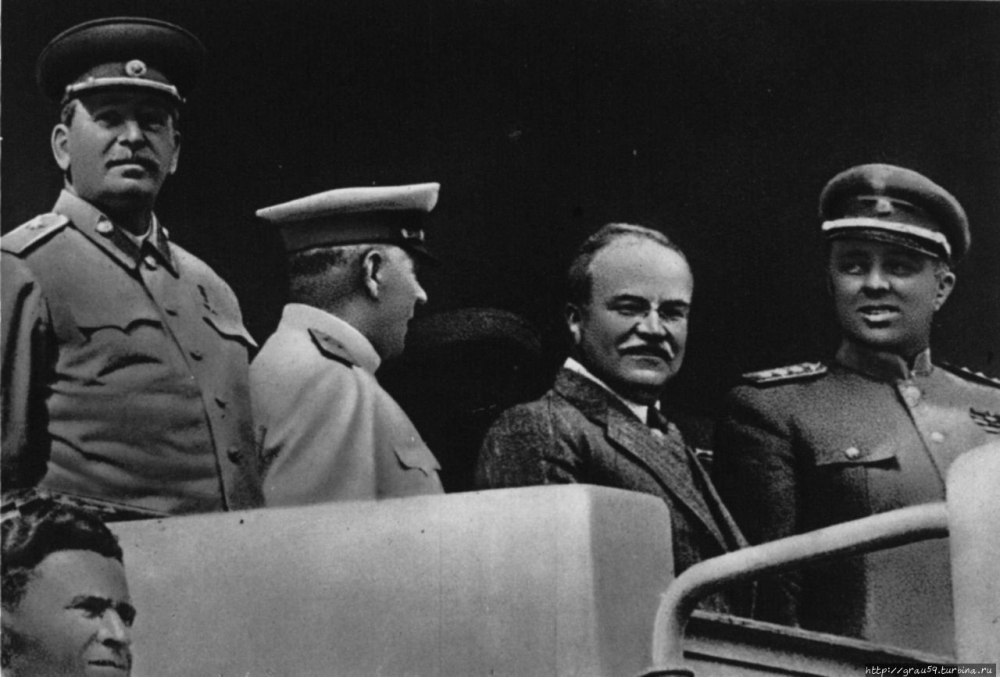 Антисталинская риторика Хрущева и его подельников, включая обструкцию «строптивой» Албании, почти слово в слово совпадала с пропагандистскими штампами НТС-овского «Посева», что вряд ли можно считать случайным совпадением. Одновременно эмигрантский орган выражает удовлетворение китайско-советской конфронтацией, избегая шельмования КНР и лично Мао Цзэдуна.