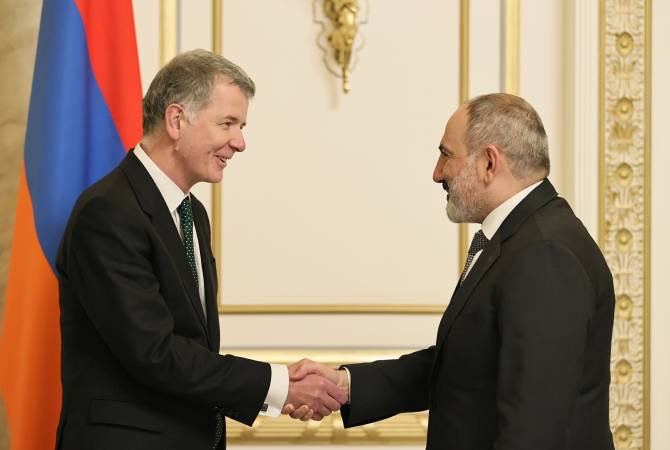 FkHZIsbXoAEPc25.jpg