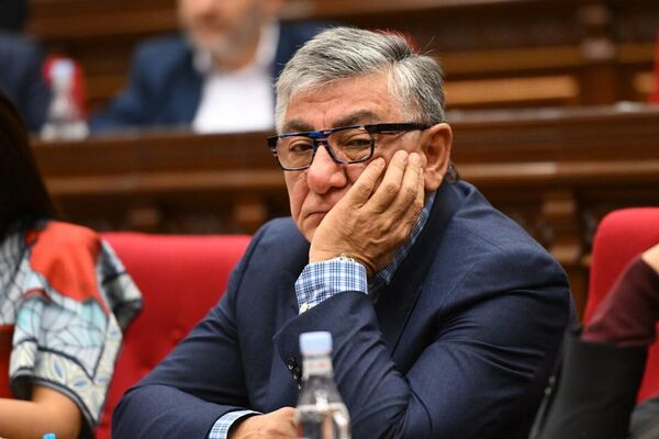 GuHV1TNWYAAALrO (1).jpg GuHV1TNWYAAALrO (1).jpg