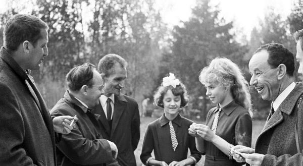 Л. Бухали в сельхокооперативе ГДР, 1971 г..png