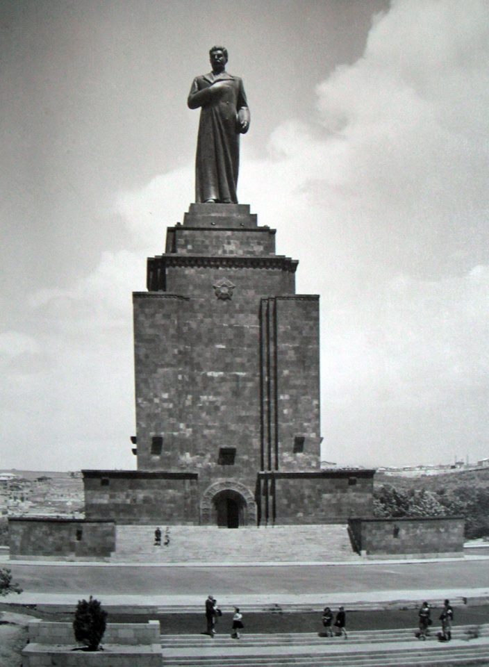 Stalin_statue.jpg
